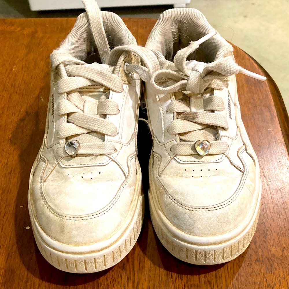 Puma Girls glitter white 13.5 Sneakers very good condition.